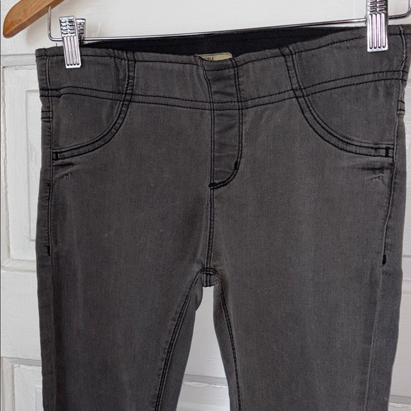 FREE PEOPLE PULL ON FLARE JEANS - Picture 3 of 11